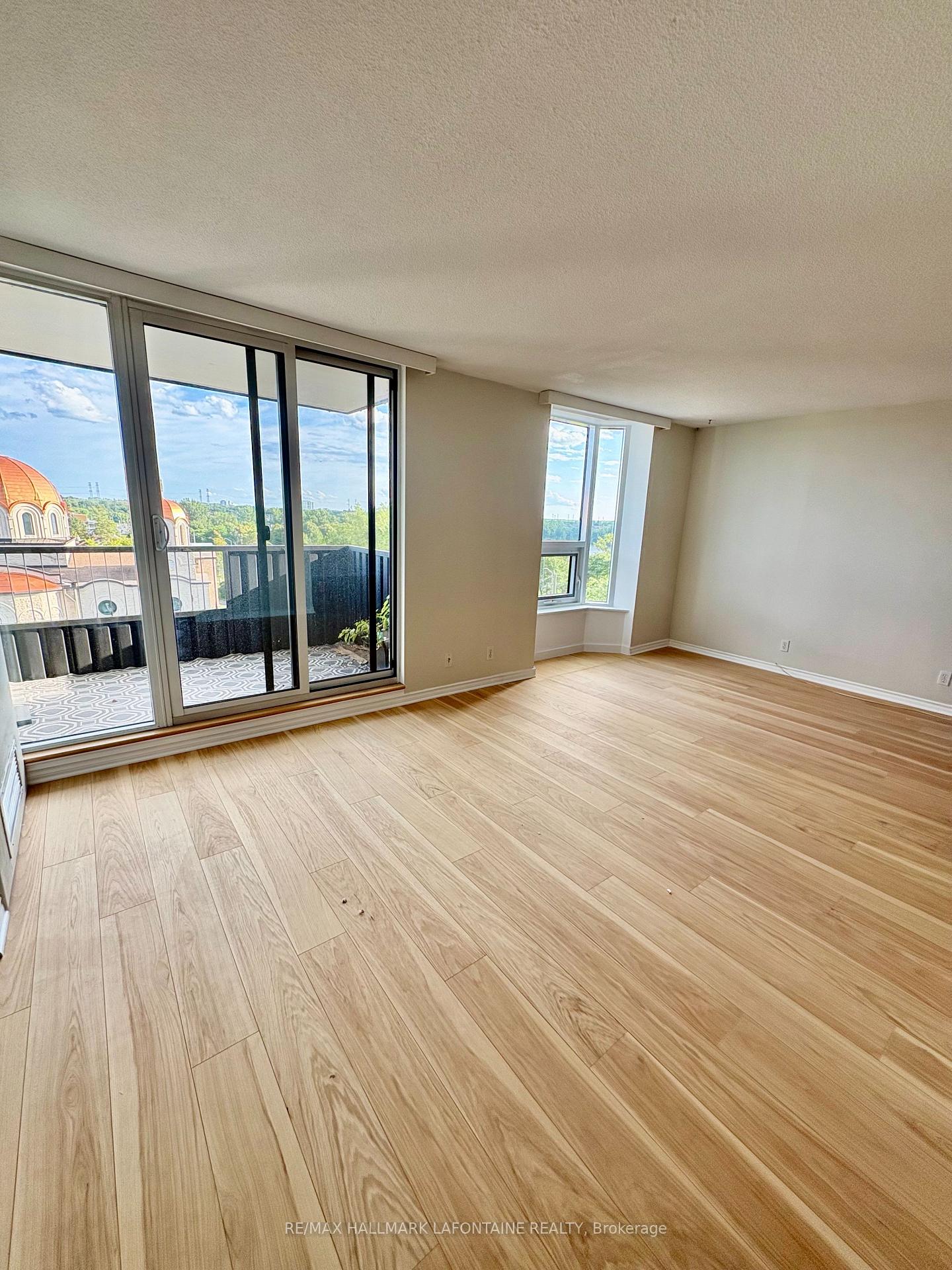 Photo 5 of Unit 812, 2951 Riverside Drive, Ottawa, Mooneys Bay/Riverside Park — HOMEH