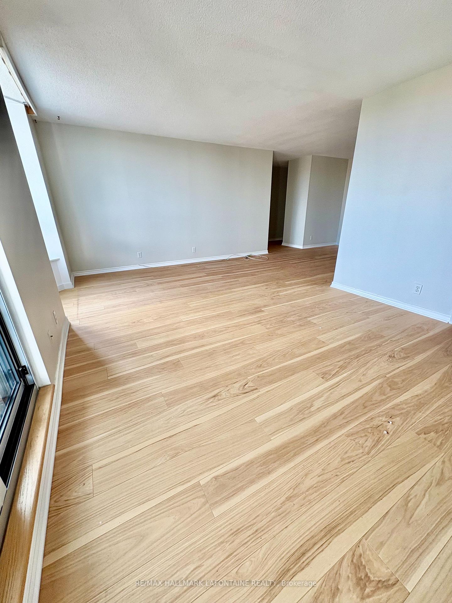 Photo 6 of Unit 812, 2951 Riverside Drive, Ottawa, Mooneys Bay/Riverside Park — HOMEH