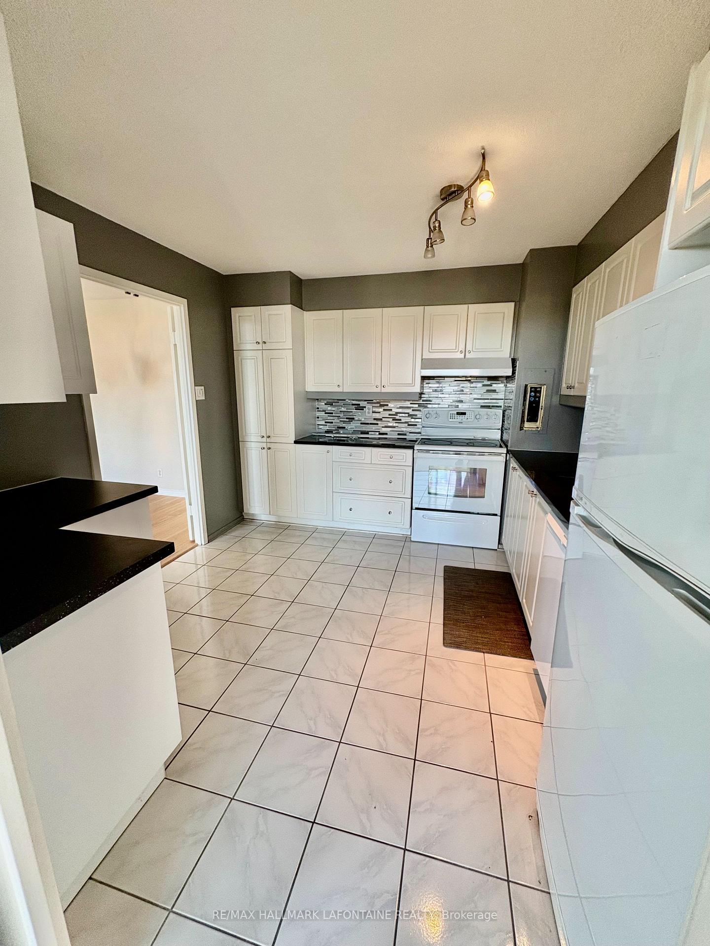 Photo 8 of Unit 812, 2951 Riverside Drive, Ottawa, Mooneys Bay/Riverside Park — HOMEH