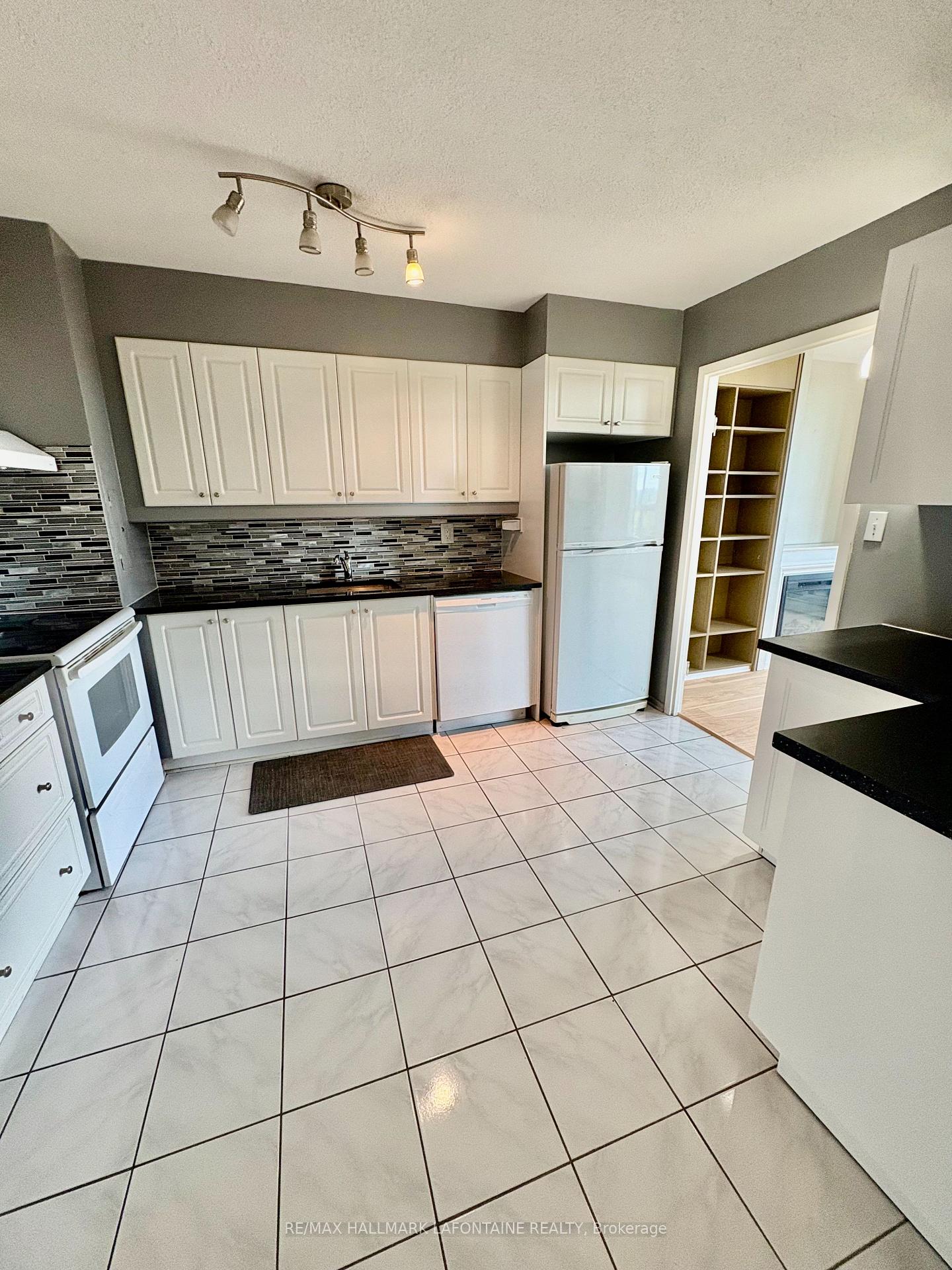 Photo 9 of Unit 812, 2951 Riverside Drive, Ottawa, Mooneys Bay/Riverside Park — HOMEH