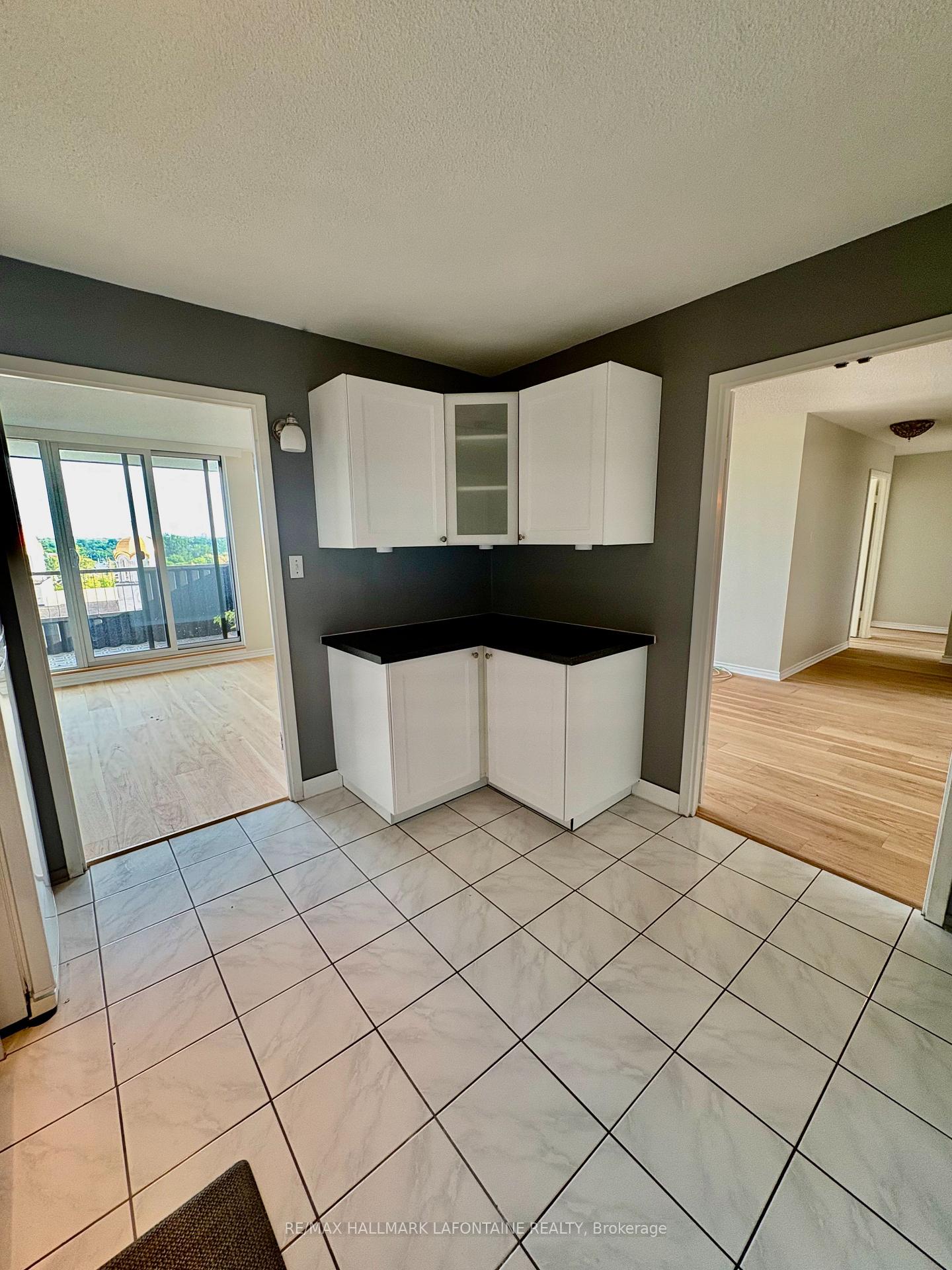 Photo 10 of Unit 812, 2951 Riverside Drive, Ottawa, Mooneys Bay/Riverside Park — HOMEH