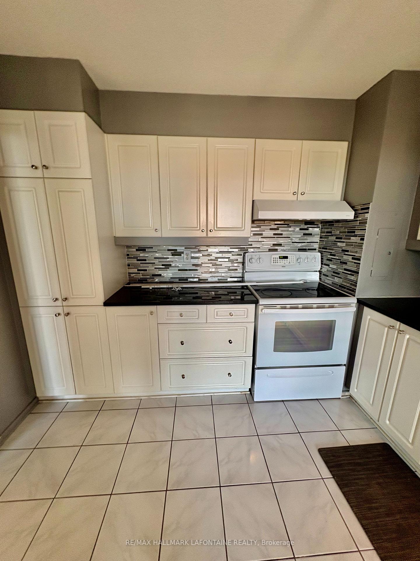 Photo 11 of Unit 812, 2951 Riverside Drive, Ottawa, Mooneys Bay/Riverside Park — HOMEH