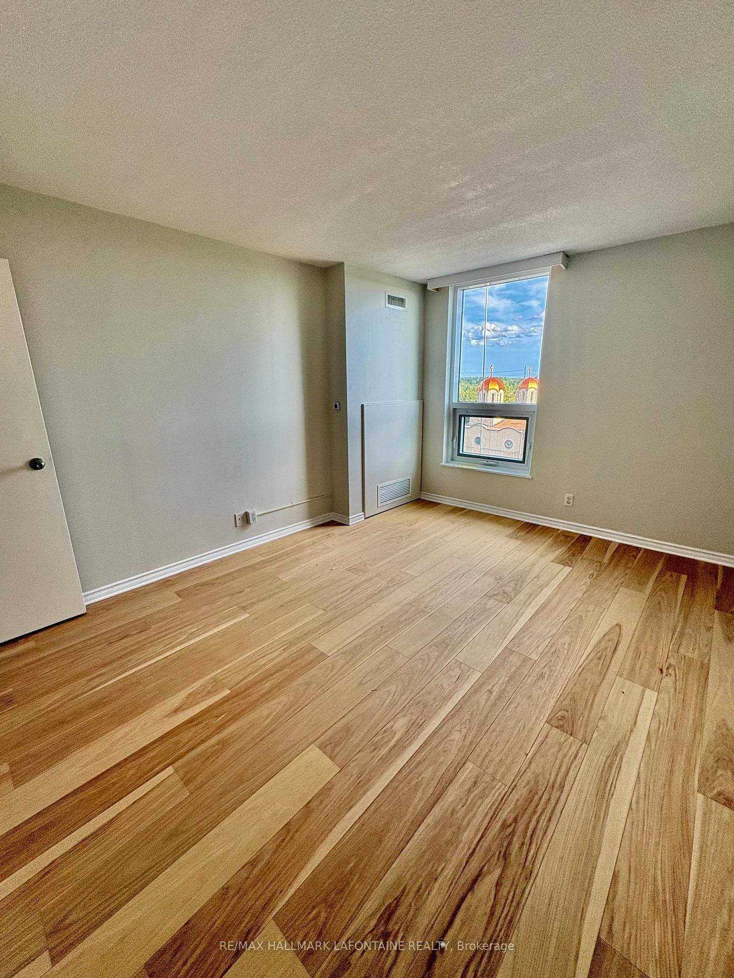 Photo 12 of Unit 812, 2951 Riverside Drive, Ottawa, Mooneys Bay/Riverside Park — HOMEH