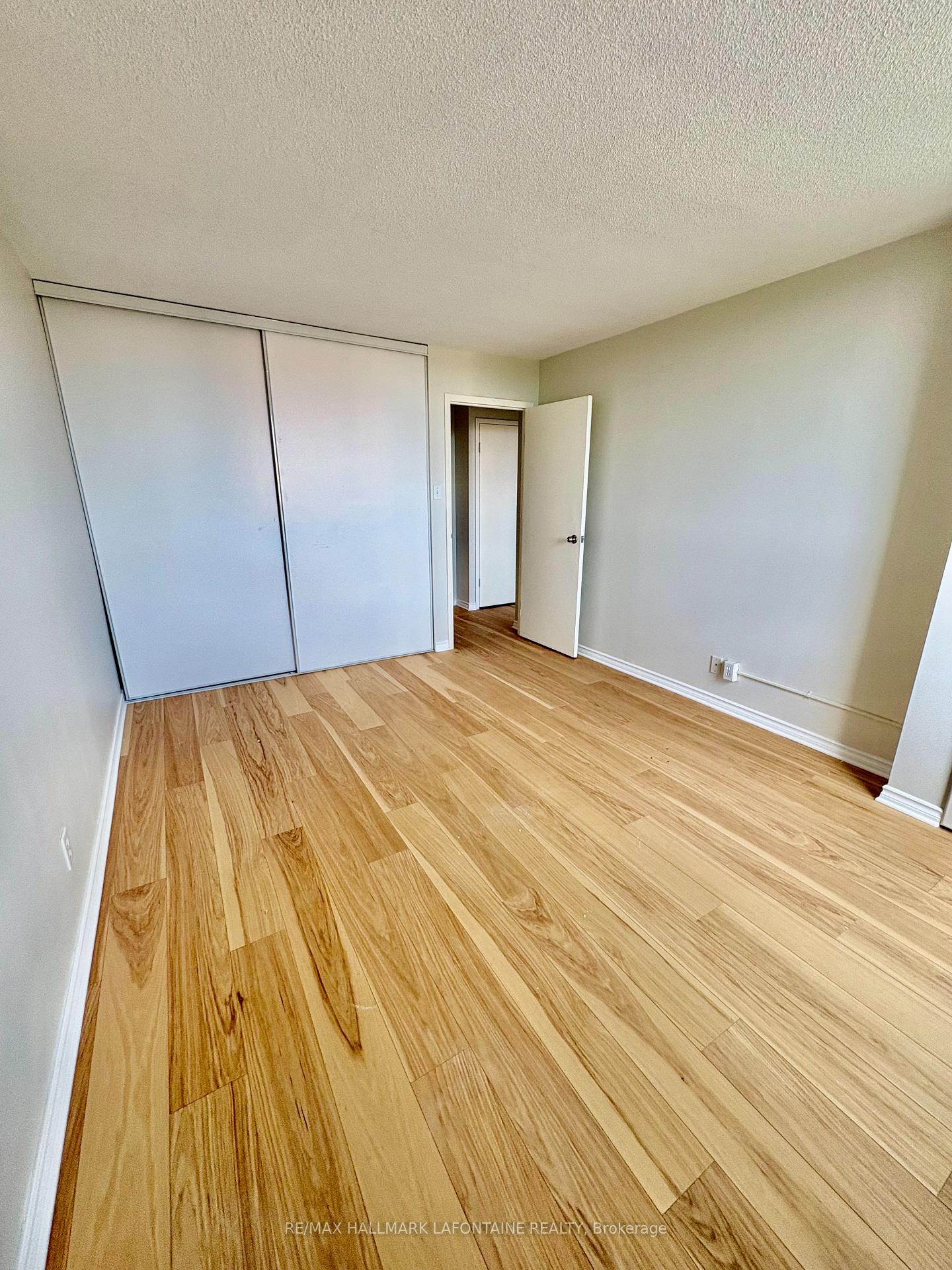 Photo 13 of Unit 812, 2951 Riverside Drive, Ottawa, Mooneys Bay/Riverside Park — HOMEH