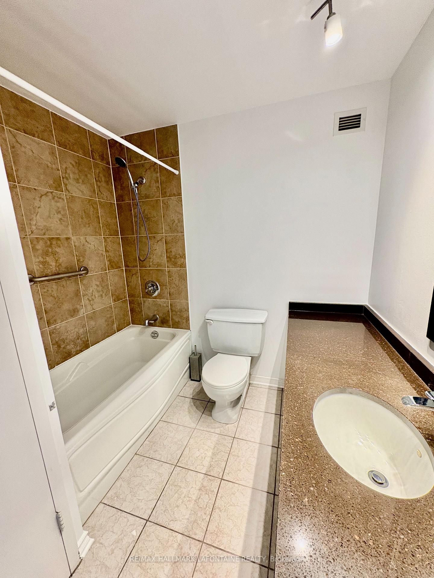 Photo 16 of Unit 812, 2951 Riverside Drive, Ottawa, Mooneys Bay/Riverside Park — HOMEH