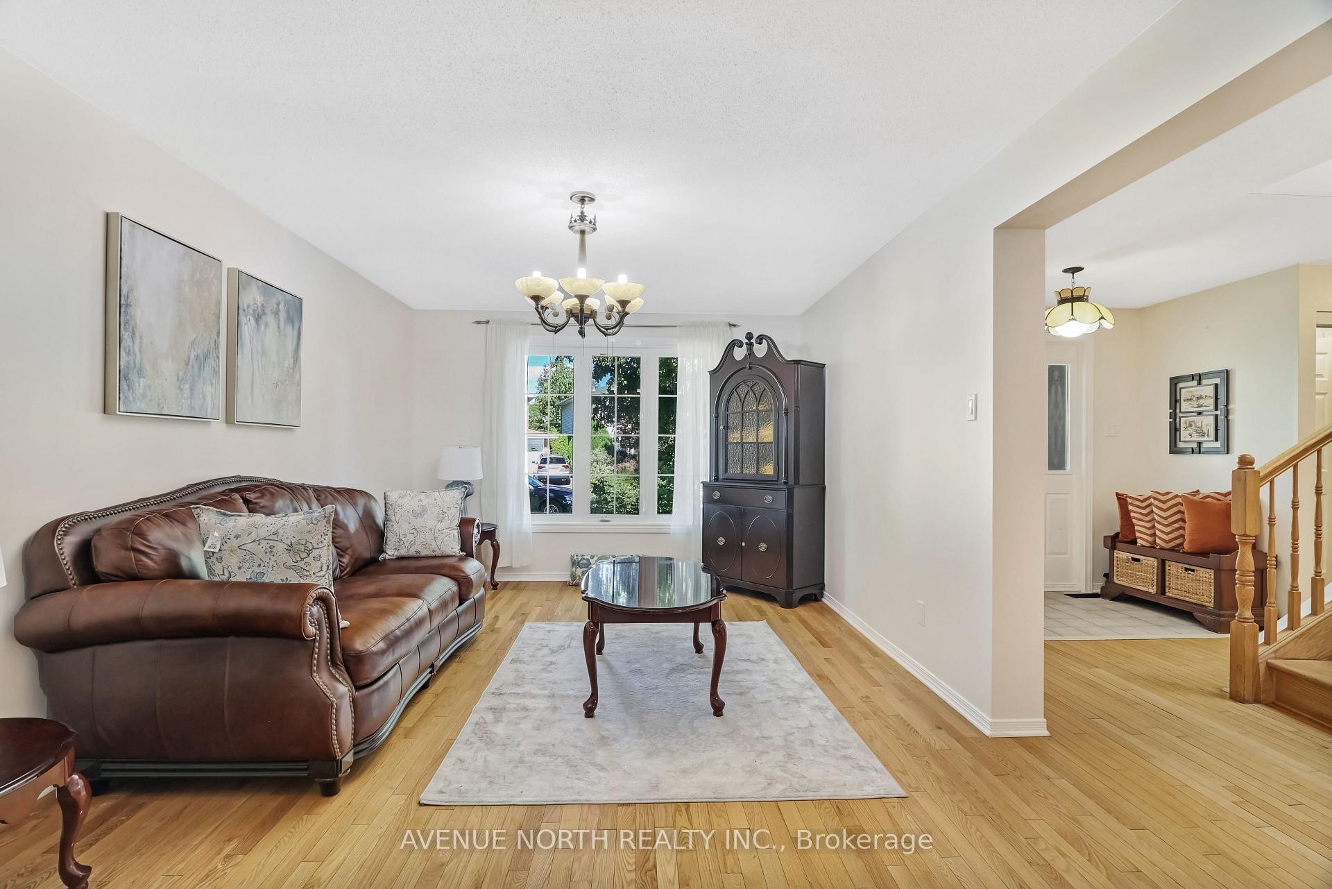 Photo 8 of 1674 Sansonnet Street S, Ottawa, Chapel Hill — HOMEH