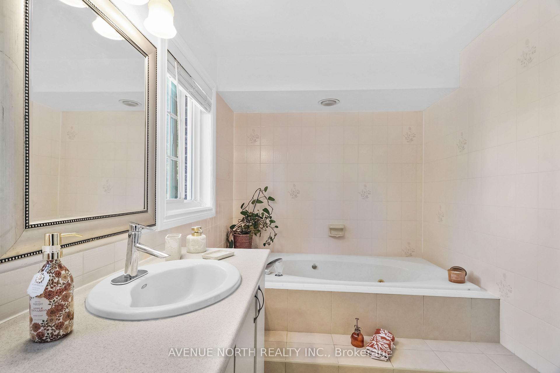 Photo 23 of 1674 Sansonnet Street S, Ottawa, Chapel Hill — HOMEH