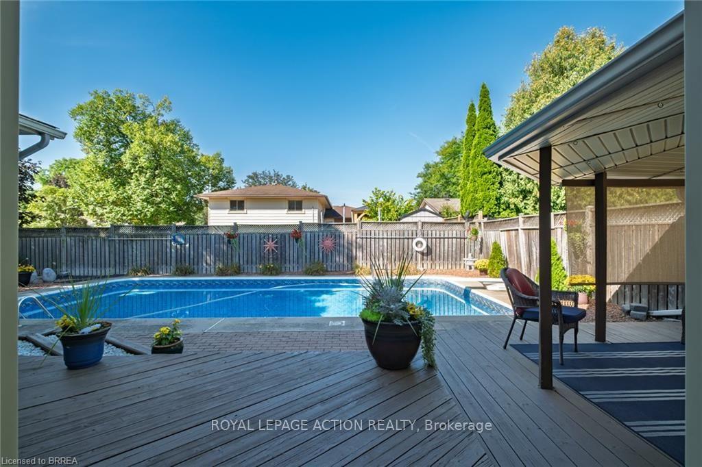 Photo 5 of 20 Wildflower Lane, Brantford, Fairview - Brantford — HOMEH
