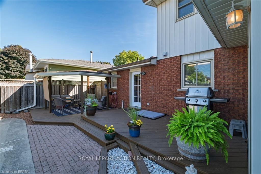 Photo 6 of 20 Wildflower Lane, Brantford, Fairview - Brantford — HOMEH
