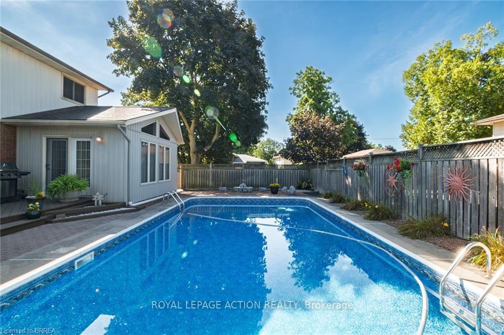 Photo 10 of 20 Wildflower Lane, Brantford, Fairview - Brantford — HOMEH