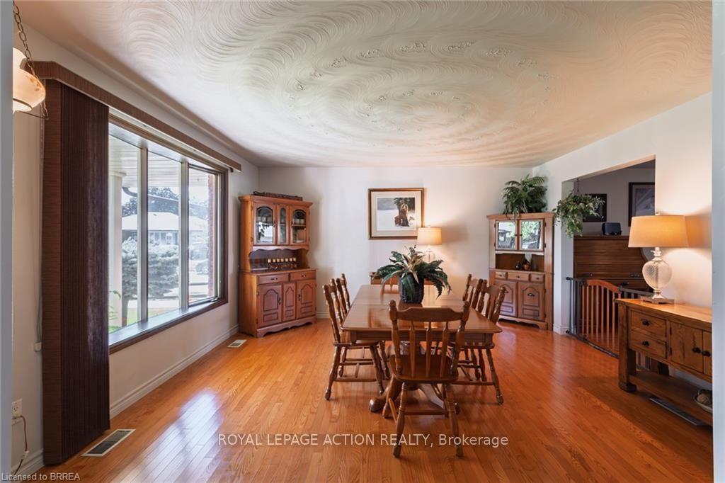 Photo 14 of 20 Wildflower Lane, Brantford, Fairview - Brantford — HOMEH