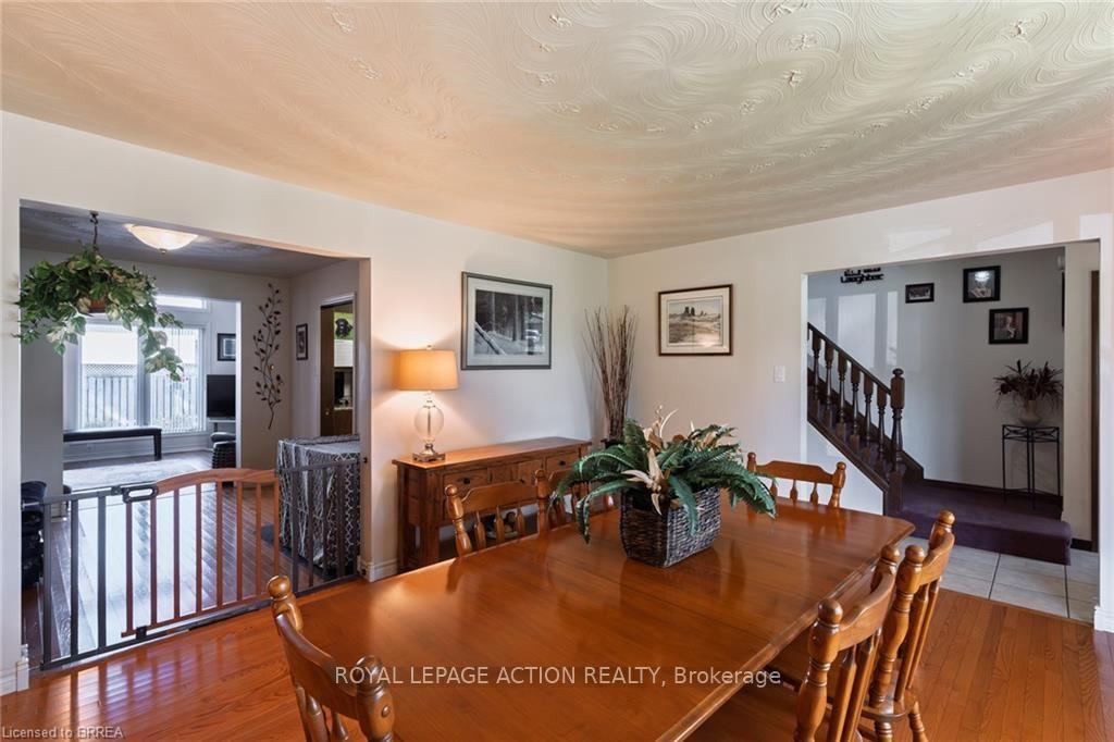 Photo 15 of 20 Wildflower Lane, Brantford, Fairview - Brantford — HOMEH