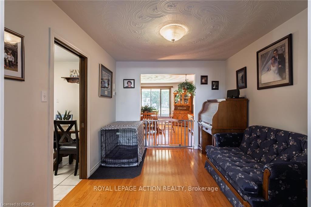 Photo 17 of 20 Wildflower Lane, Brantford, Fairview - Brantford — HOMEH