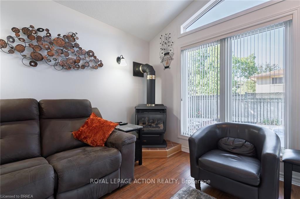 Photo 19 of 20 Wildflower Lane, Brantford, Fairview - Brantford — HOMEH