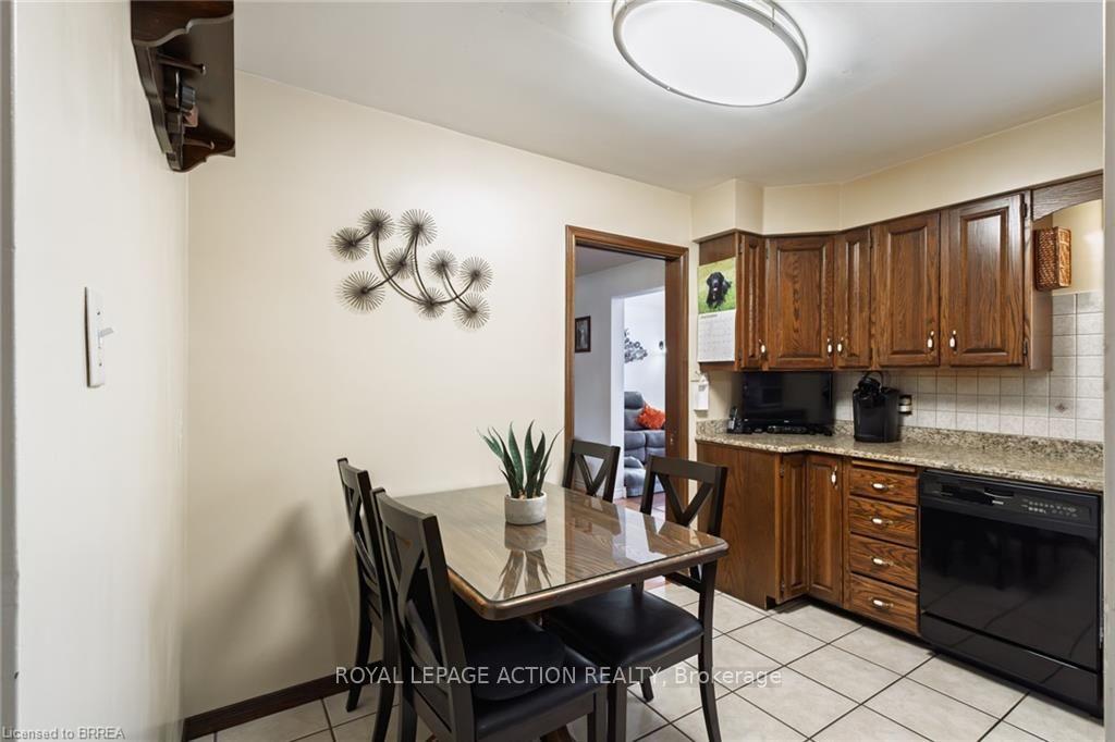 Photo 22 of 20 Wildflower Lane, Brantford, Fairview - Brantford — HOMEH