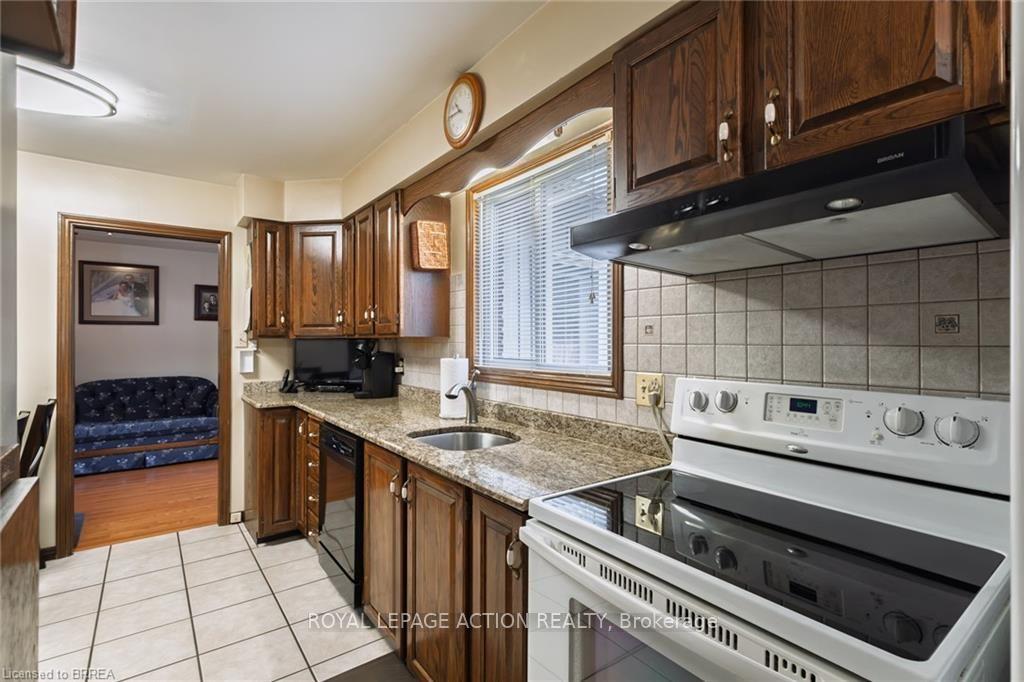 Photo 24 of 20 Wildflower Lane, Brantford, Fairview - Brantford — HOMEH