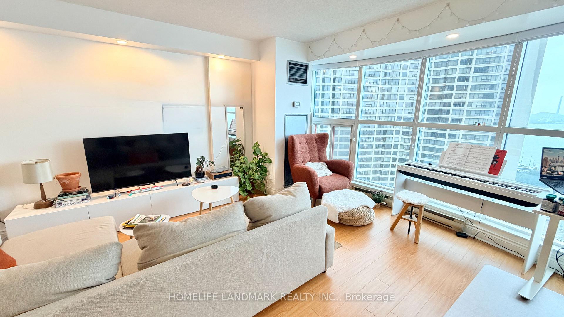 Photo 4 of Unit 2405, 99 Harbour Square, Toronto, Waterfront Communities — HOMEH