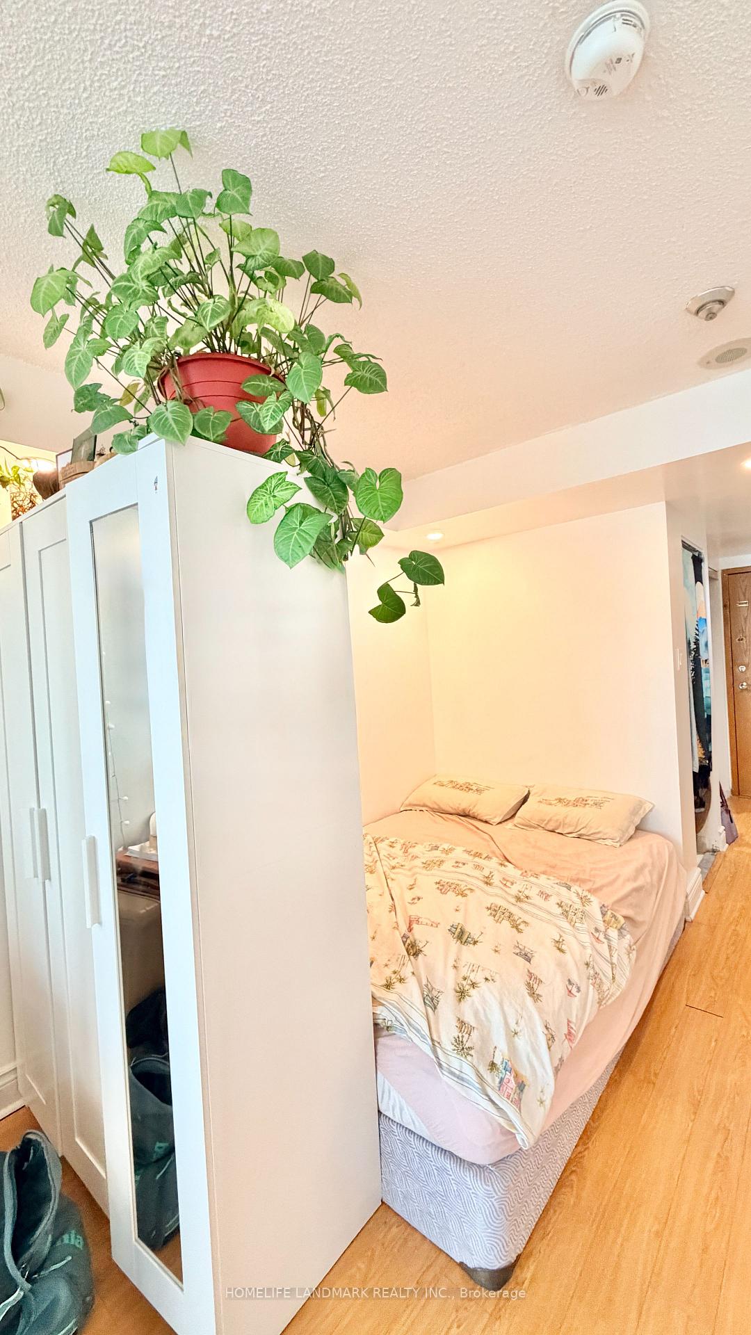 Photo 5 of Unit 2405, 99 Harbour Square, Toronto, Waterfront Communities — HOMEH