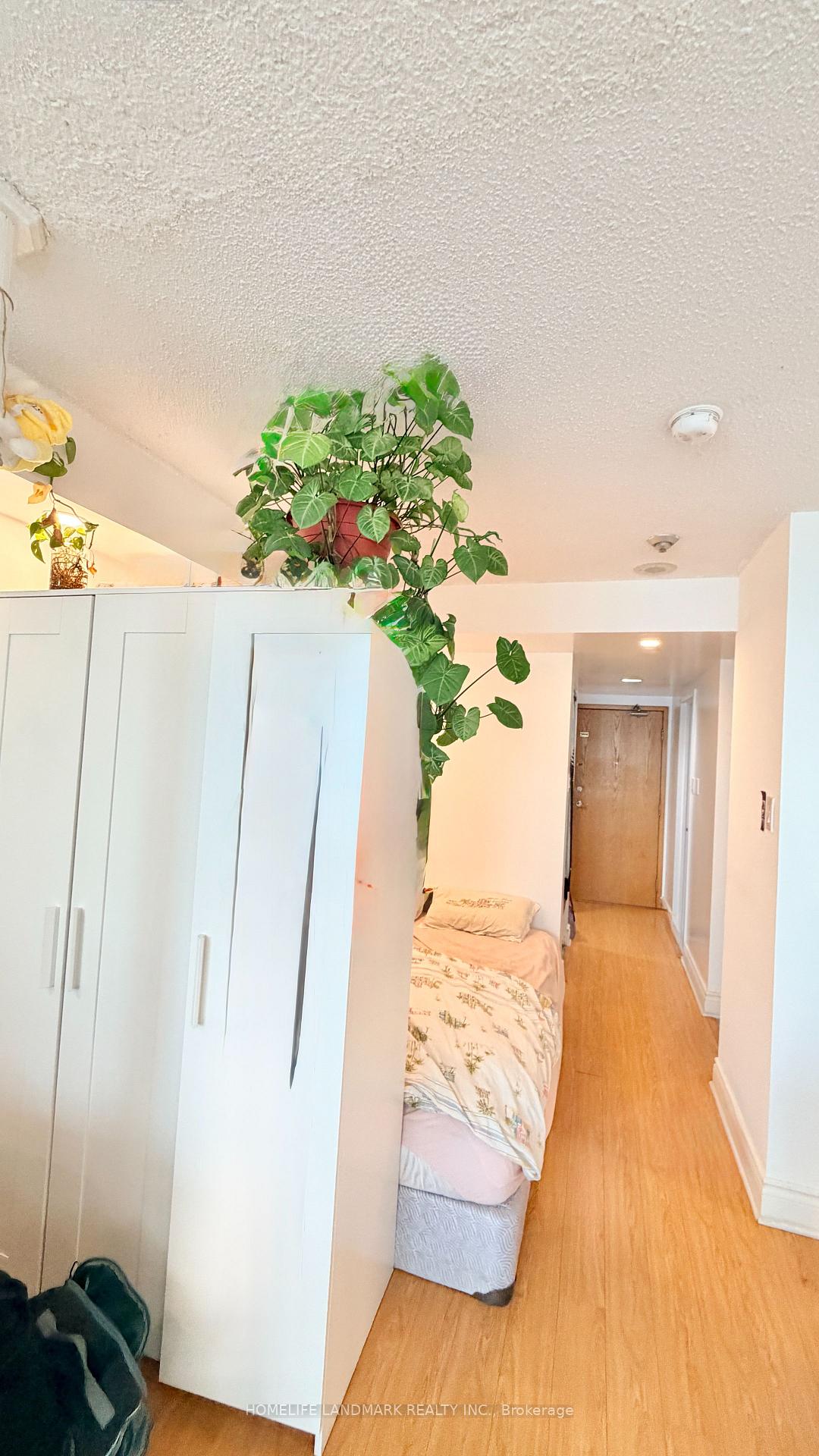 Photo 6 of Unit 2405, 99 Harbour Square, Toronto, Waterfront Communities — HOMEH