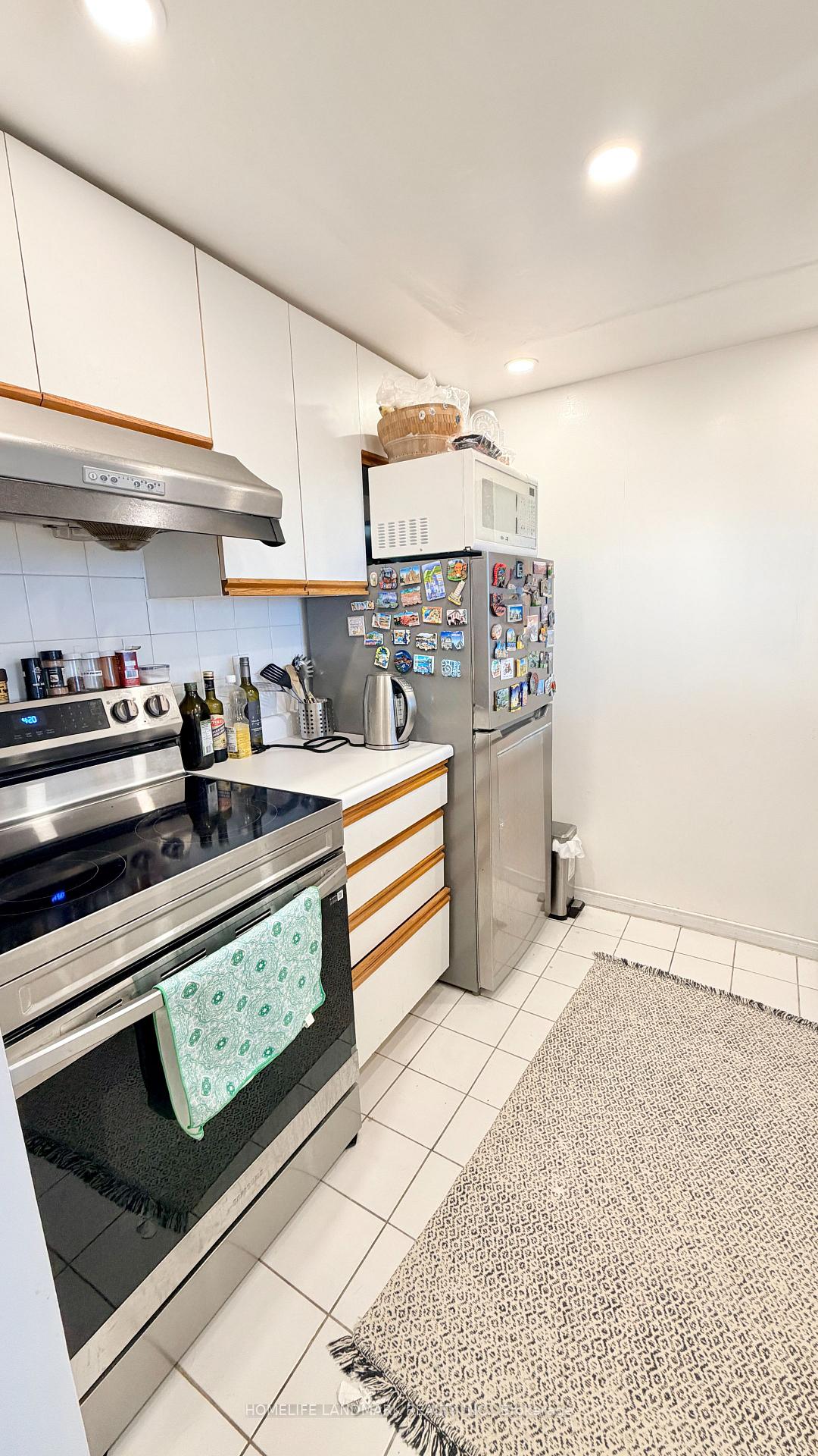 Photo 8 of Unit 2405, 99 Harbour Square, Toronto, Waterfront Communities — HOMEH