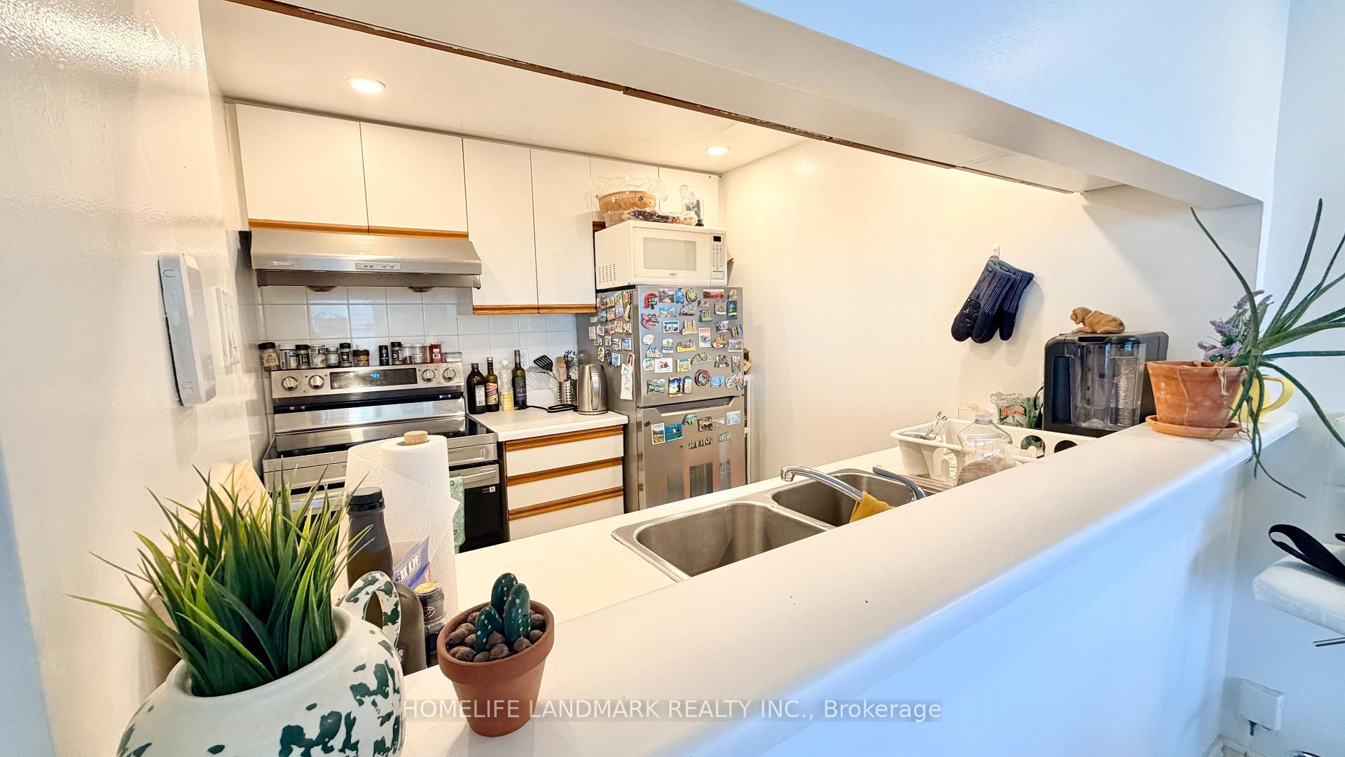 Photo 10 of Unit 2405, 99 Harbour Square, Toronto, Waterfront Communities — HOMEH