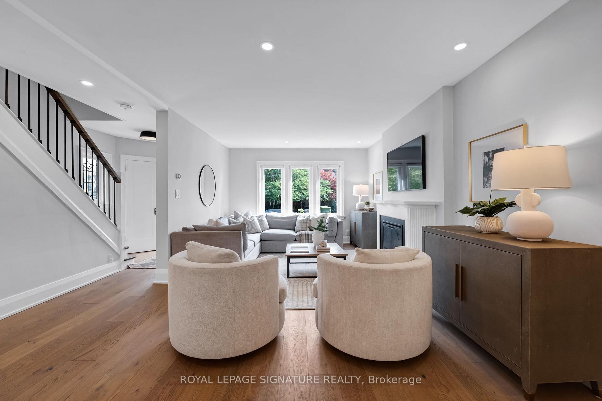 Photo 2 of 124 Donlea Drive, Toronto, Leaside — HOMEH
