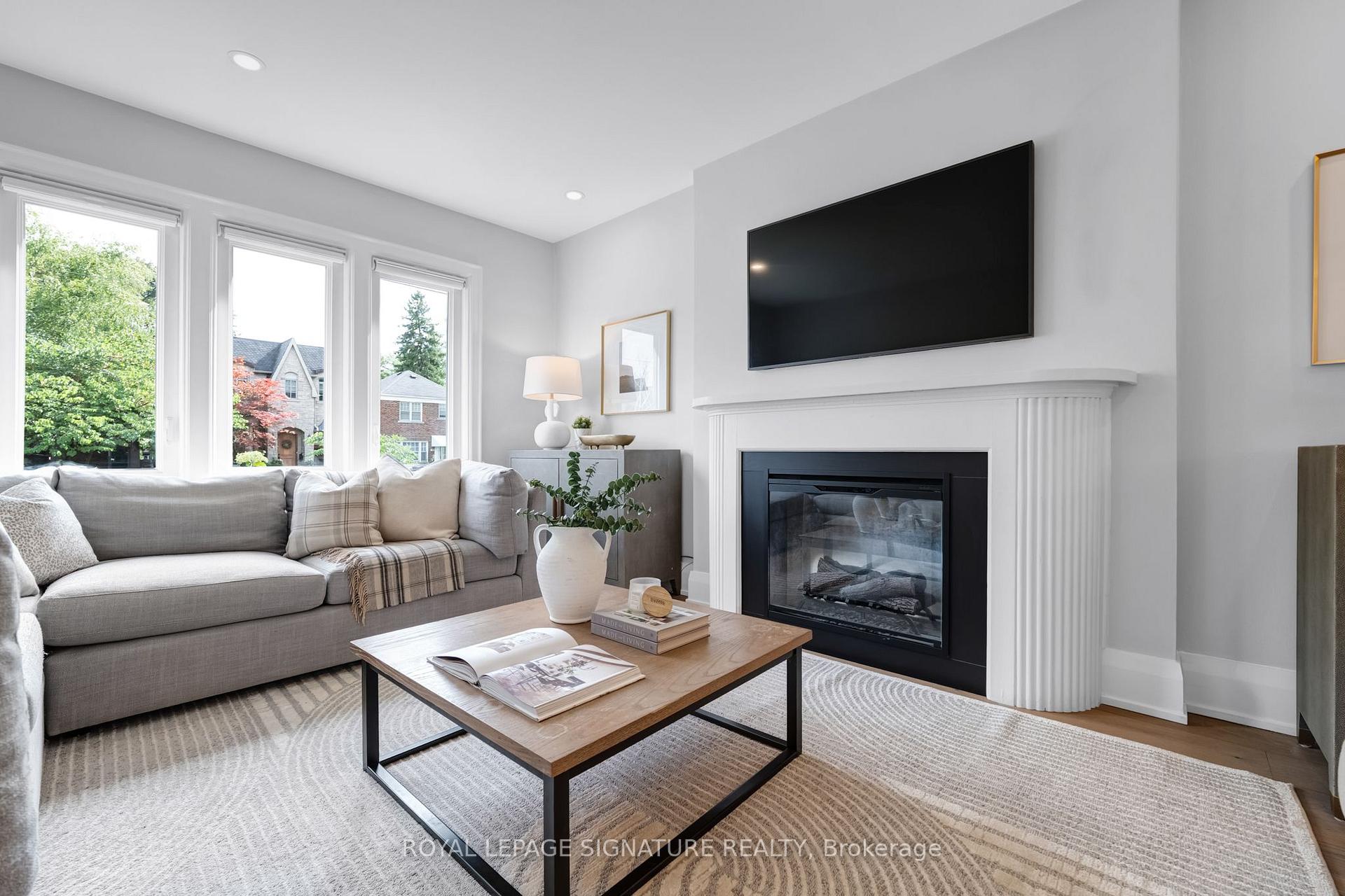 Photo 4 of 124 Donlea Drive, Toronto, Leaside — HOMEH