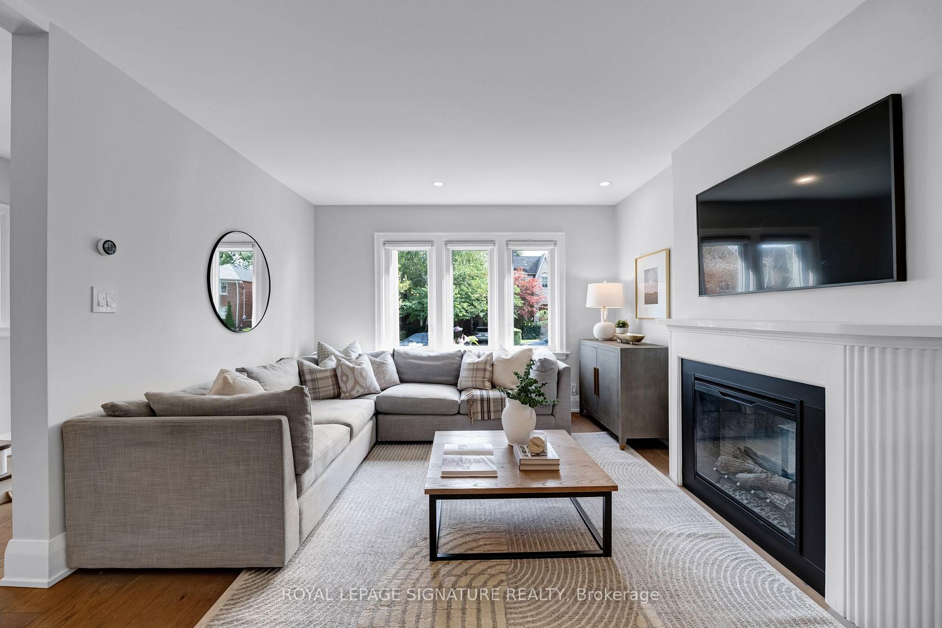 Photo 5 of 124 Donlea Drive, Toronto, Leaside — HOMEH
