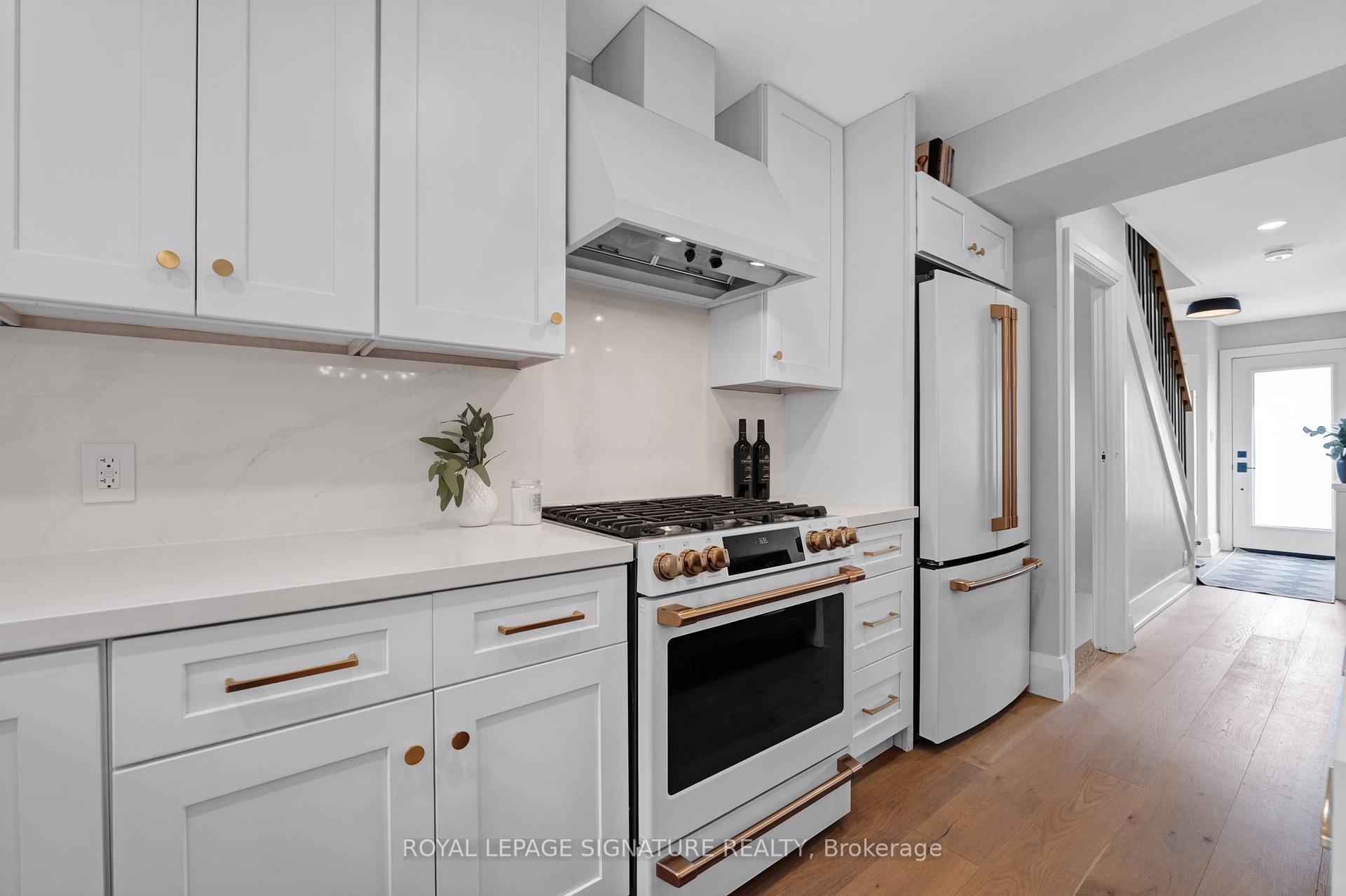 Photo 10 of 124 Donlea Drive, Toronto, Leaside — HOMEH
