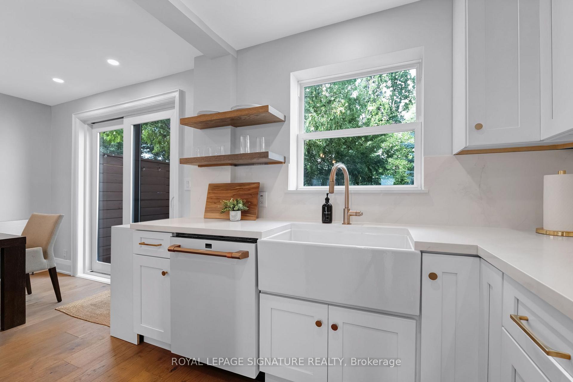Photo 11 of 124 Donlea Drive, Toronto, Leaside — HOMEH
