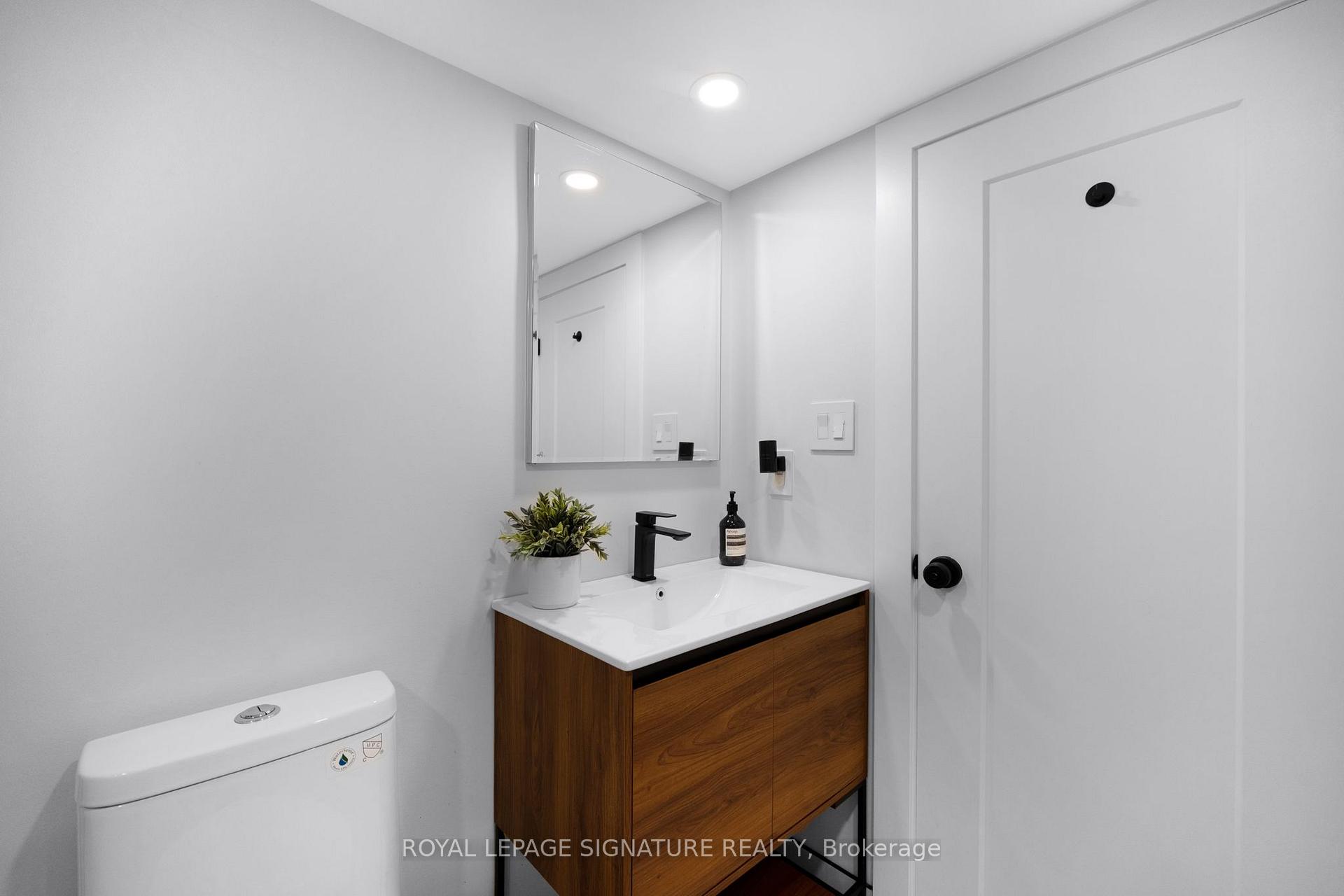 Photo 30 of 124 Donlea Drive, Toronto, Leaside — HOMEH