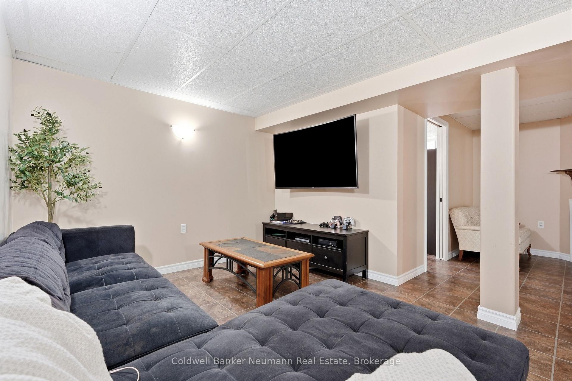 Photo 26 of 7 Henderson Drive, Guelph, Grange Road — HOMEH