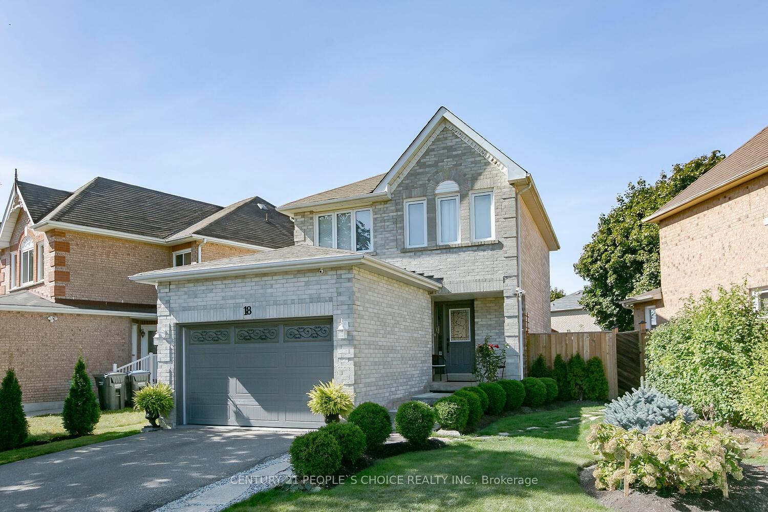 Photo 2 of 18 Hood Crescent, Brampton, Fletcher's West — HOMEH