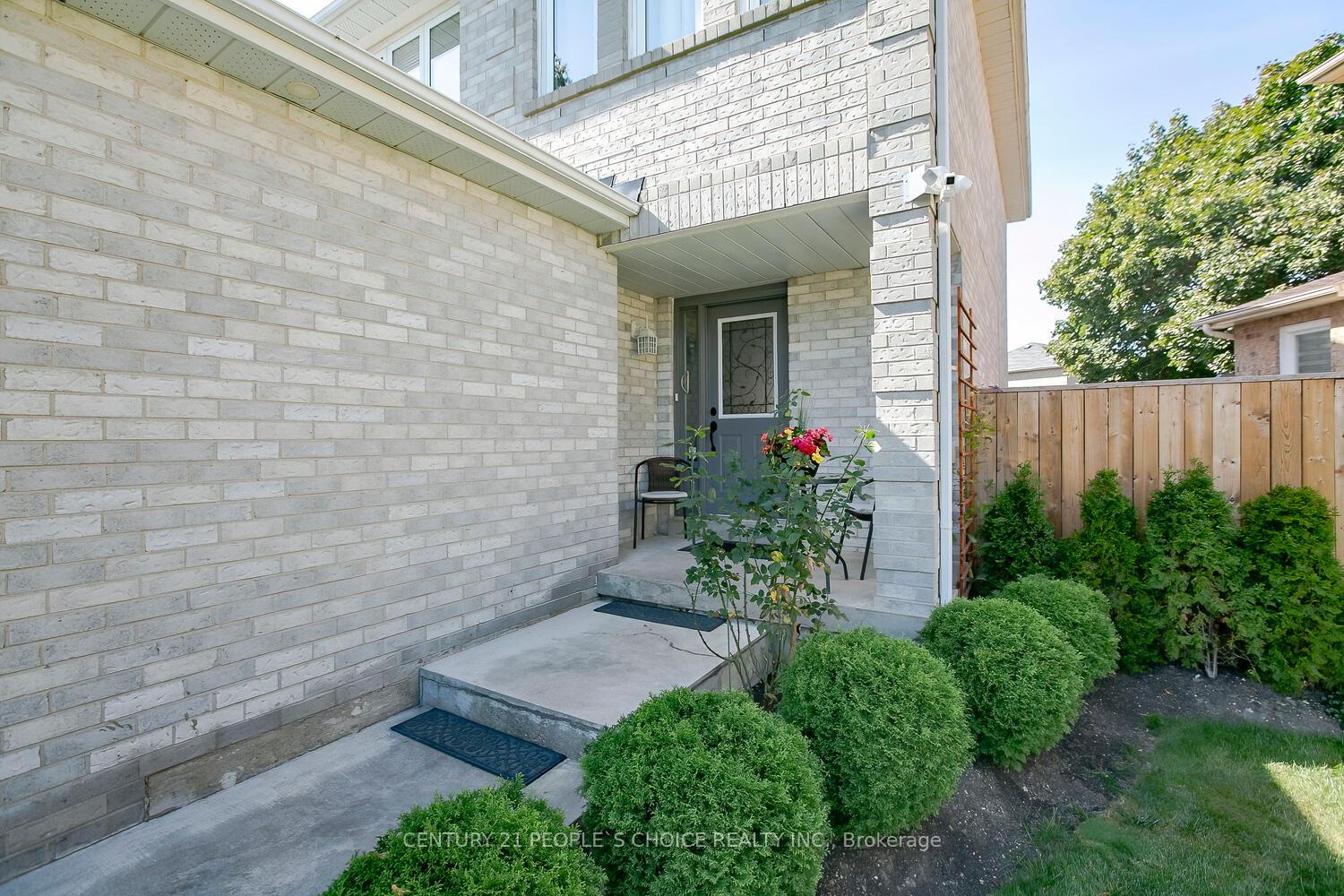 Photo 3 of 18 Hood Crescent, Brampton, Fletcher's West — HOMEH