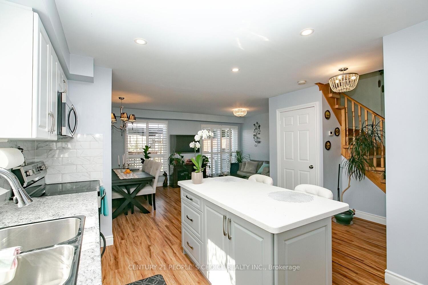 Photo 11 of 18 Hood Crescent, Brampton, Fletcher's West — HOMEH