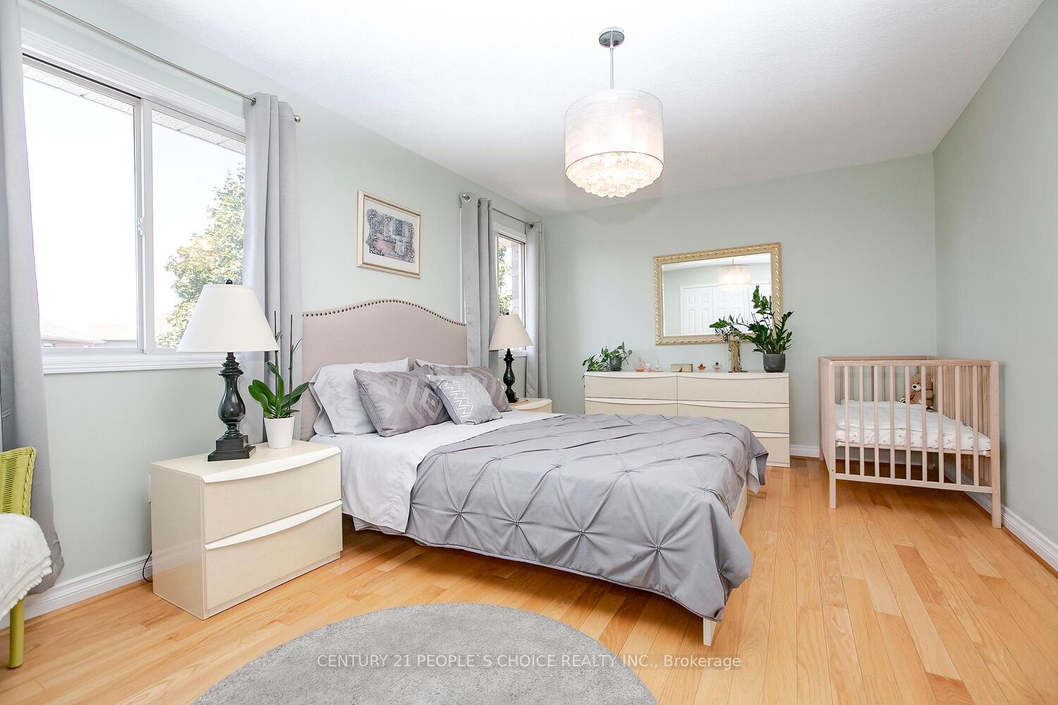 Photo 20 of 18 Hood Crescent, Brampton, Fletcher's West — HOMEH
