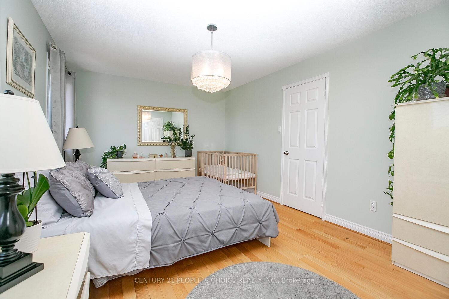 Photo 21 of 18 Hood Crescent, Brampton, Fletcher's West — HOMEH