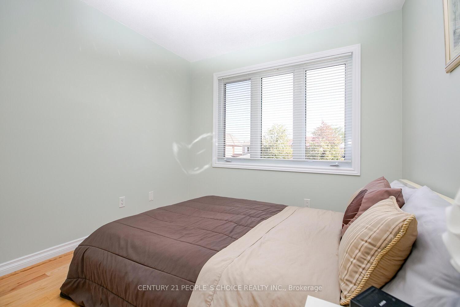 Photo 26 of 18 Hood Crescent, Brampton, Fletcher's West — HOMEH