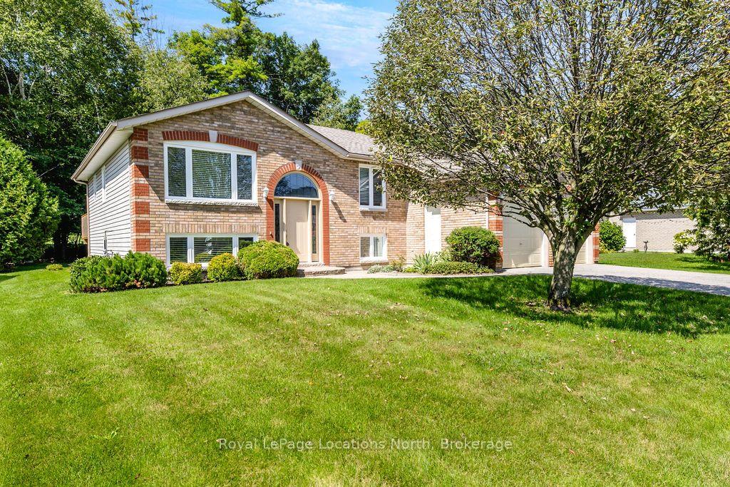 Photo 2 of 40 Fairway Crescent, Wasaga Beach — HOMEH