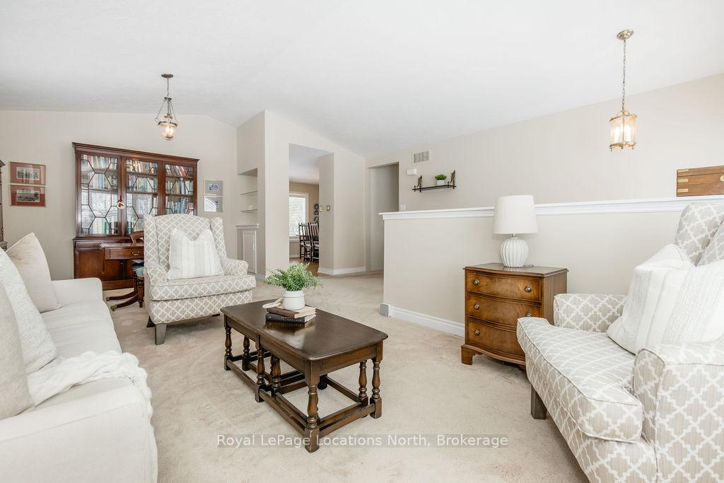Photo 5 of 40 Fairway Crescent, Wasaga Beach — HOMEH