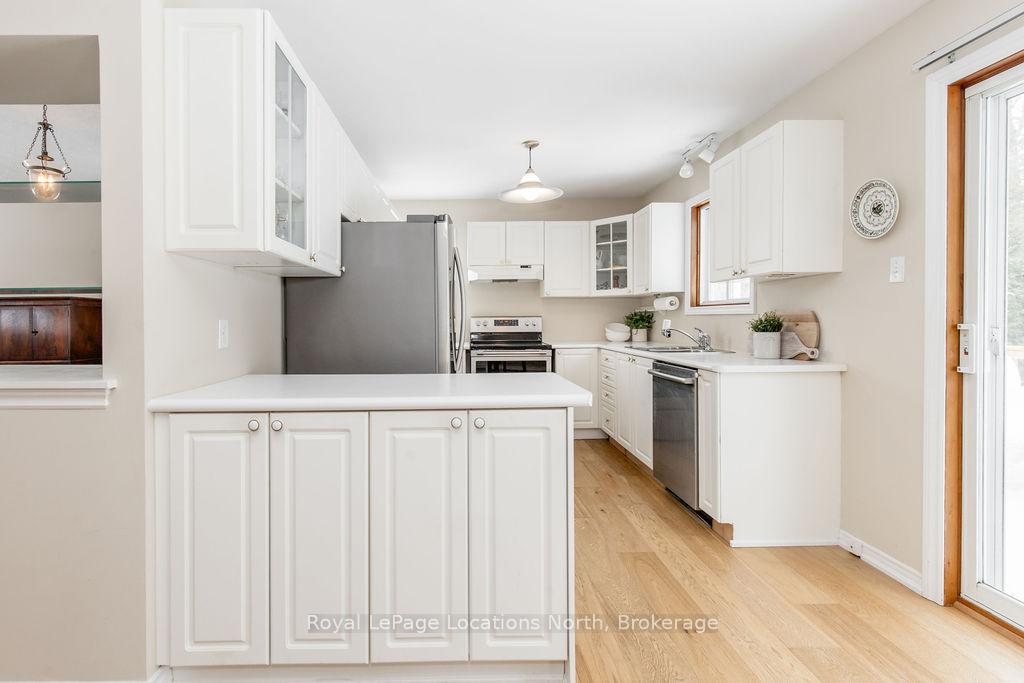 Photo 11 of 40 Fairway Crescent, Wasaga Beach — HOMEH