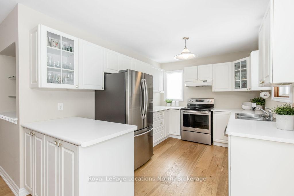 Photo 12 of 40 Fairway Crescent, Wasaga Beach — HOMEH