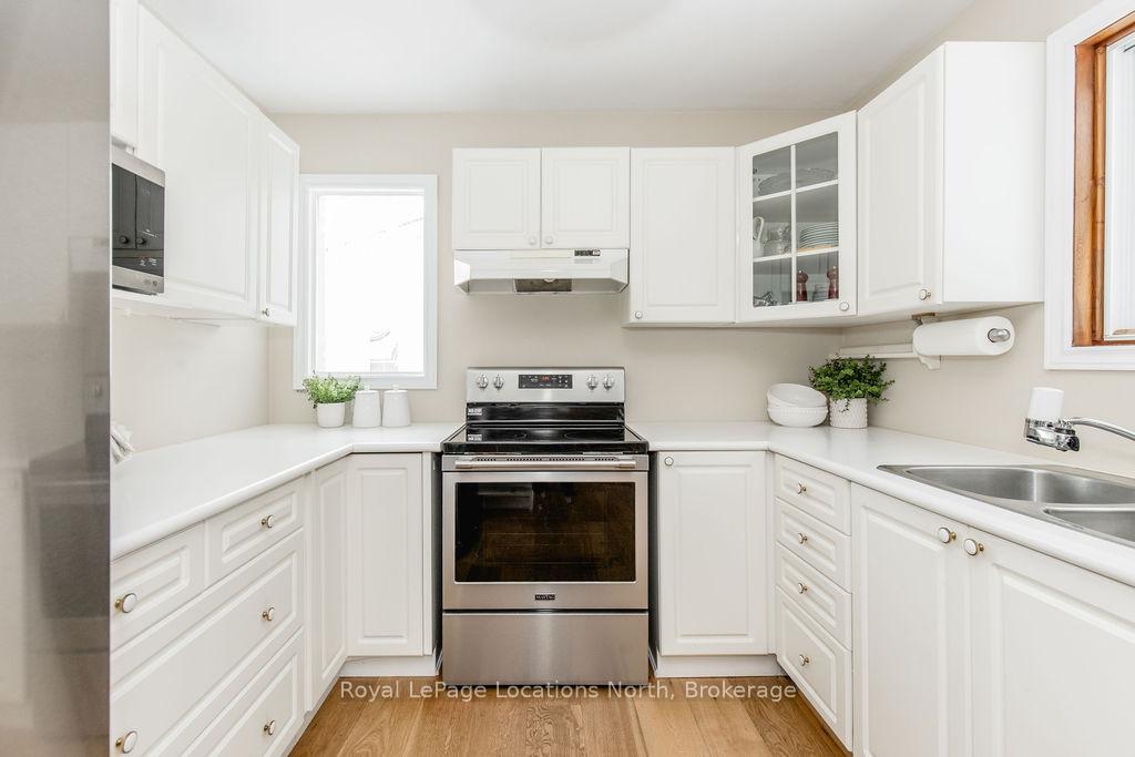 Photo 13 of 40 Fairway Crescent, Wasaga Beach — HOMEH