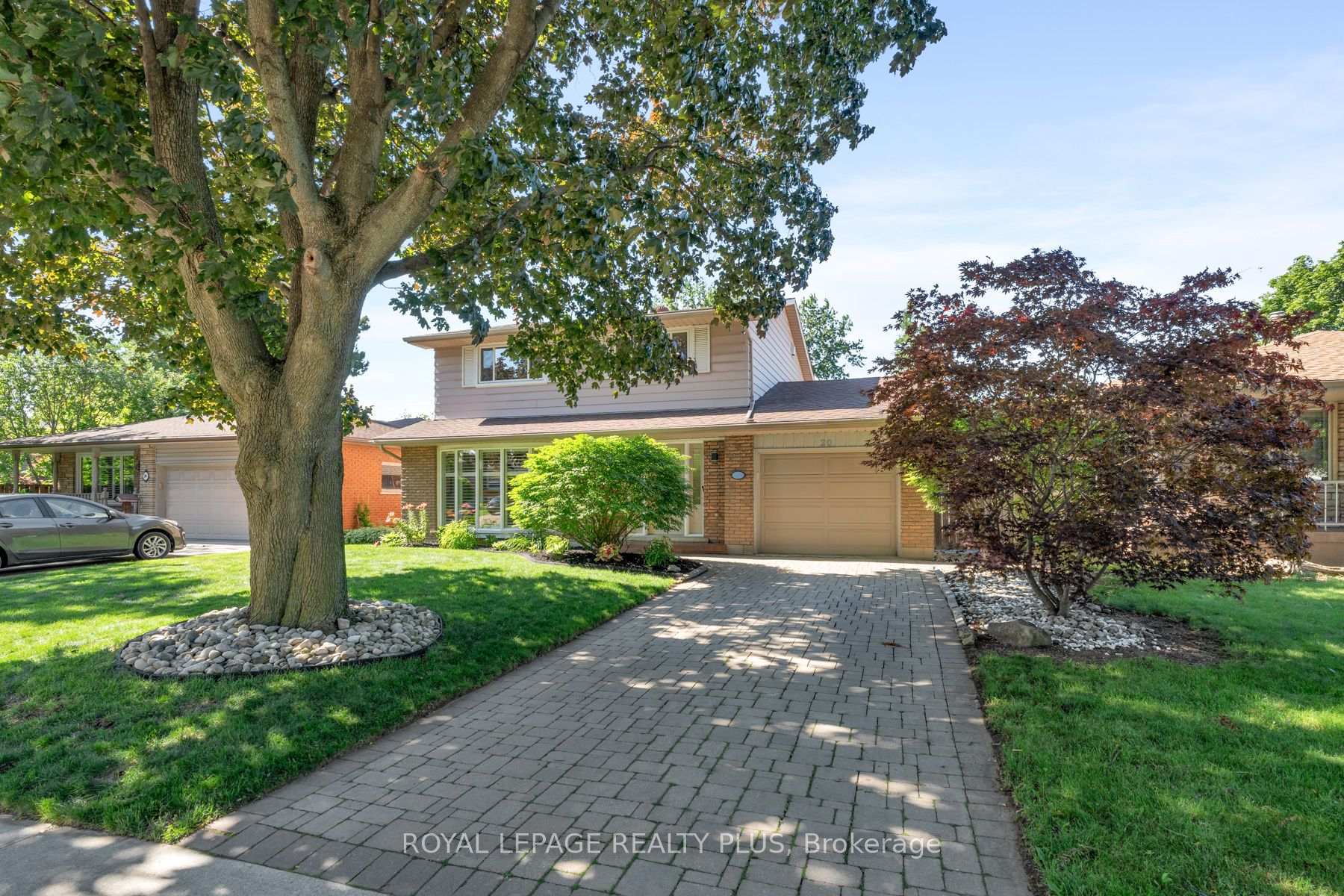 Photo 2 of 20 San Marino Crescent, Hamilton, Mountview — HOMEH