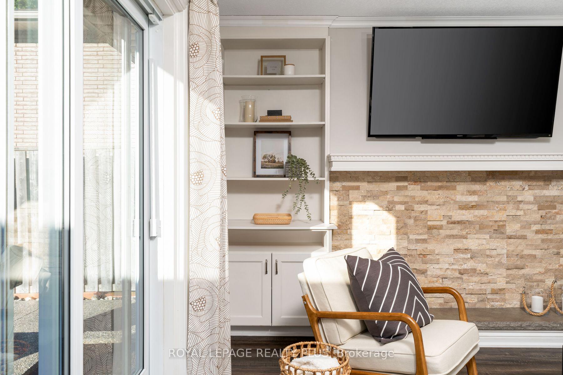 Photo 9 of 20 San Marino Crescent, Hamilton, Mountview — HOMEH