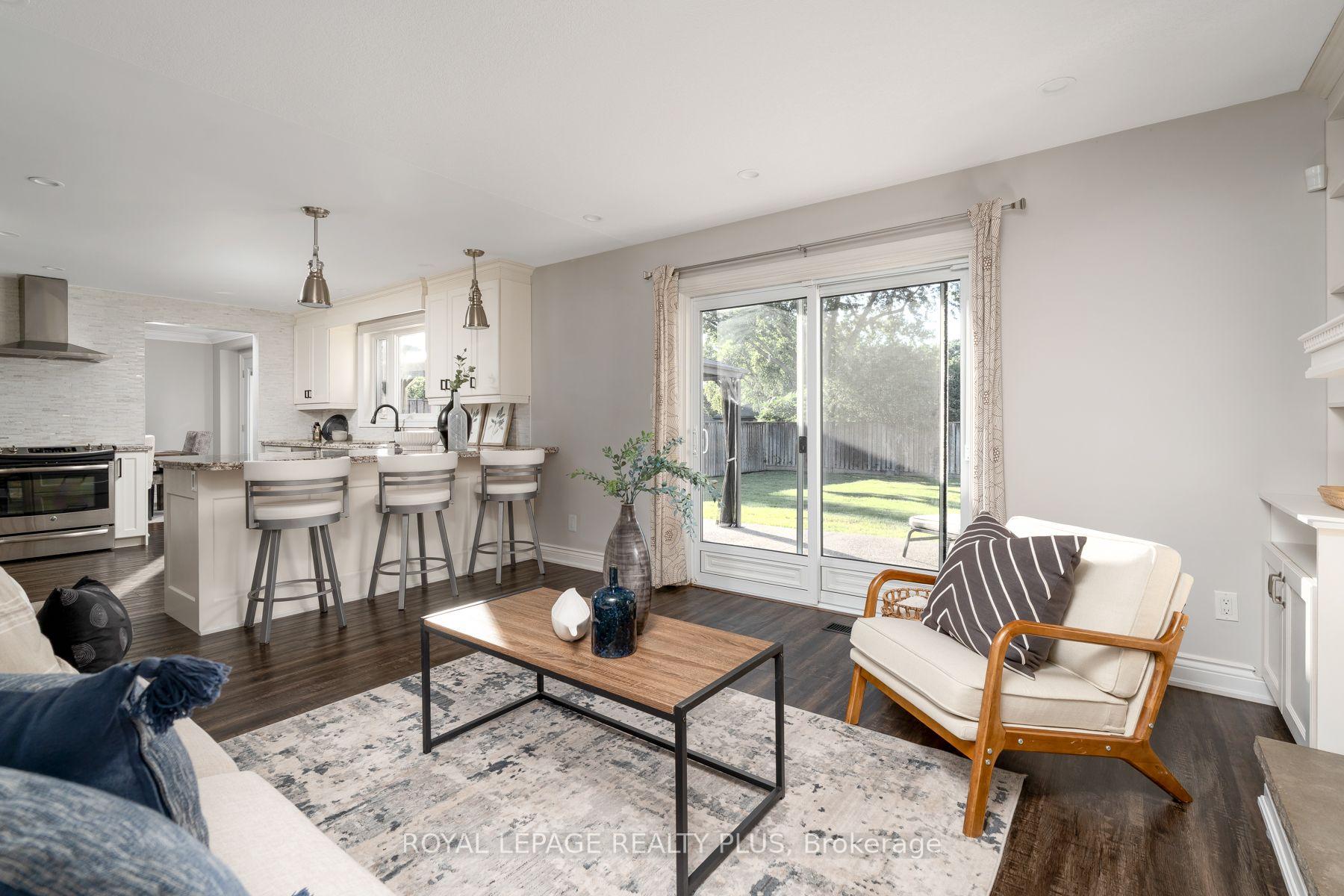 Photo 12 of 20 San Marino Crescent, Hamilton, Mountview — HOMEH