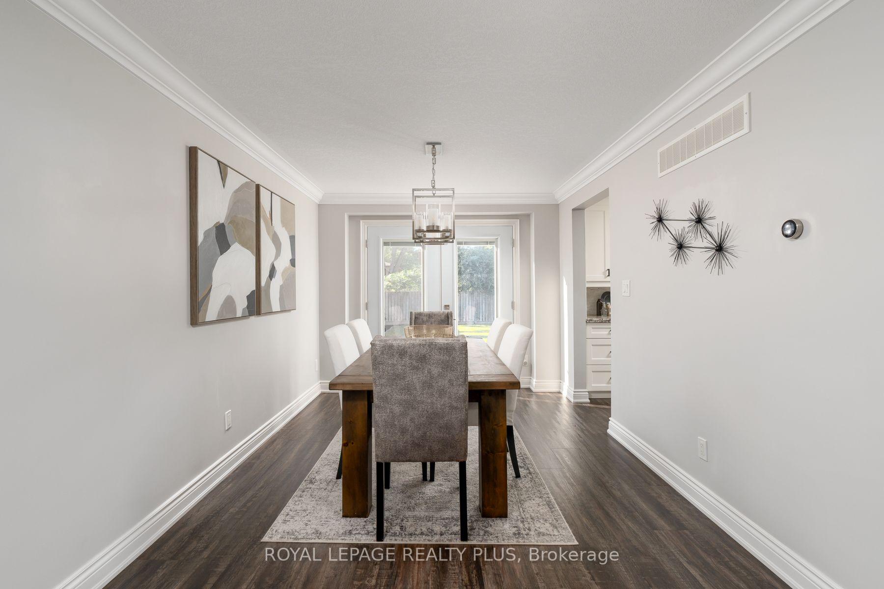 Photo 18 of 20 San Marino Crescent, Hamilton, Mountview — HOMEH