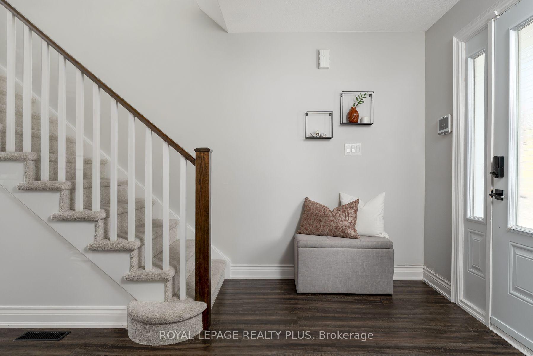 Photo 23 of 20 San Marino Crescent, Hamilton, Mountview — HOMEH