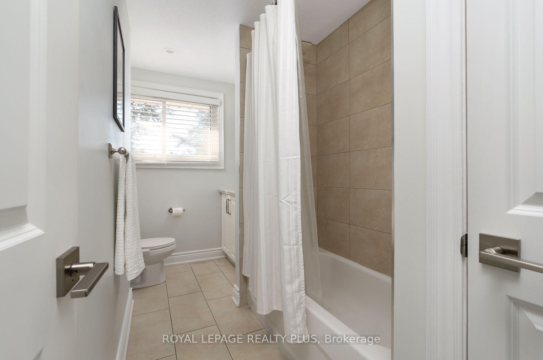 Photo 34 of 20 San Marino Crescent, Hamilton, Mountview — HOMEH