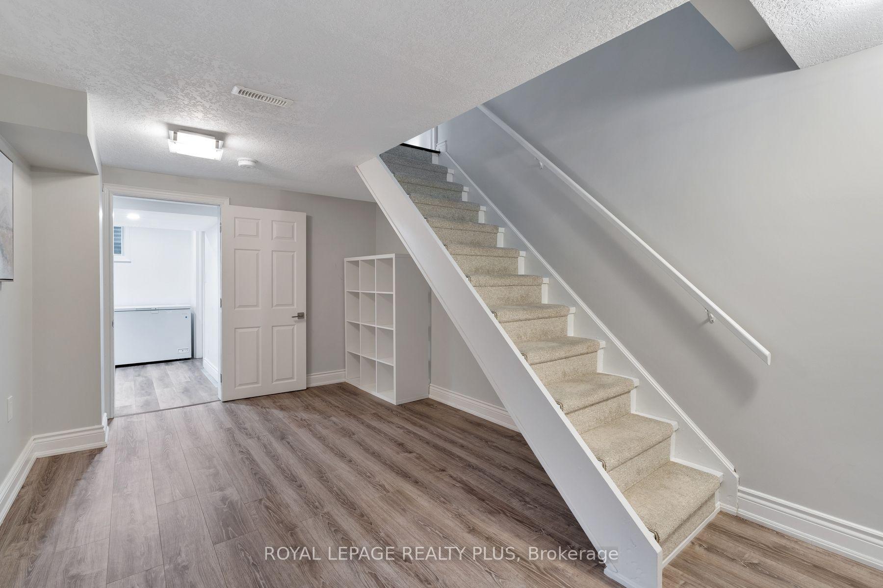 Photo 39 of 20 San Marino Crescent, Hamilton, Mountview — HOMEH